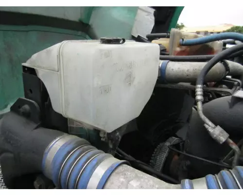 KENWORTH T680 WINDSHIELD WASHER RESERVOIR