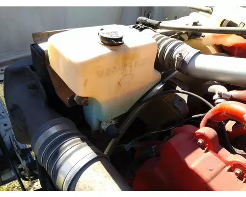 KENWORTH T680 WINDSHIELD WASHER RESERVOIR