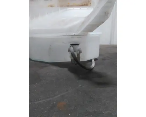 KENWORTH T680 WINDSHIELD WASHER RESERVOIR