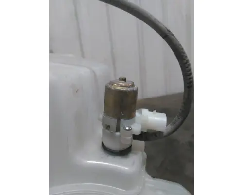 KENWORTH T680 WINDSHIELD WASHER RESERVOIR