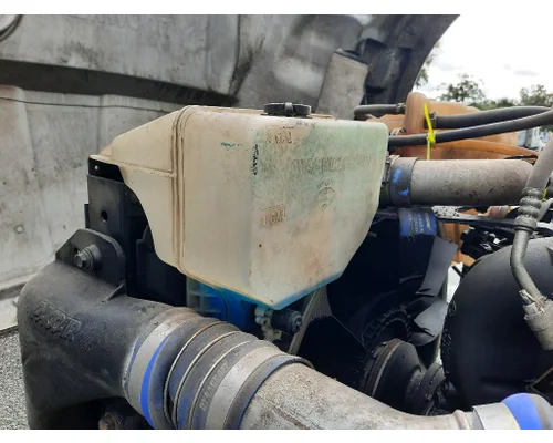 KENWORTH T680 WINDSHIELD WASHER RESERVOIR