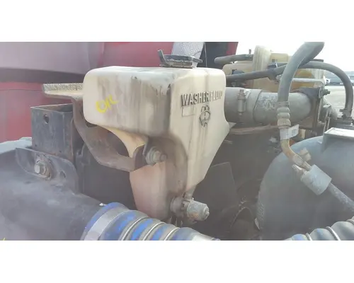 KENWORTH T680 WINDSHIELD WASHER RESERVOIR