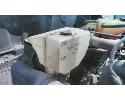 KENWORTH T680 WINDSHIELD WASHER RESERVOIR