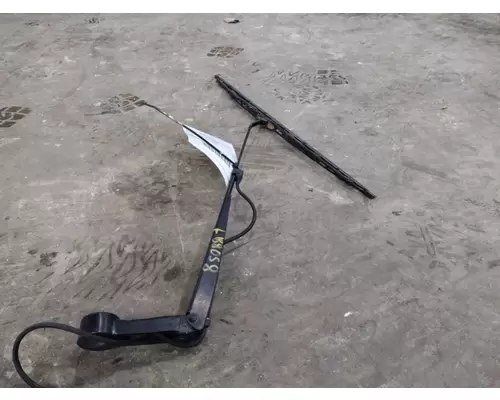 KENWORTH T680 WINDSHIELD WIPER ARM