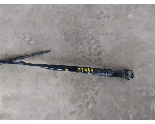 KENWORTH T680 WINDSHIELD WIPER ARM