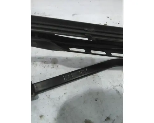 KENWORTH T680 WINDSHIELD WIPER ARM