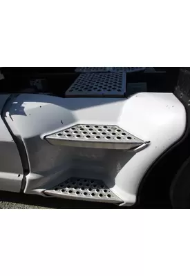 KENWORTH T700 CAB SKIRT/SIDE FAIRING