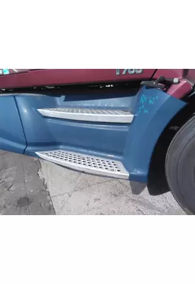 KENWORTH T700 CAB SKIRT/SIDE FAIRING