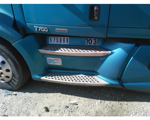 KENWORTH T700 CAB SKIRTSIDE FAIRING