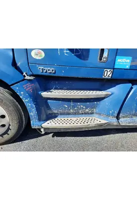 KENWORTH T700 CAB SKIRT/SIDE FAIRING