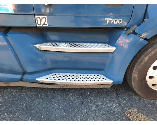 KENWORTH T700 CAB SKIRTSIDE FAIRING