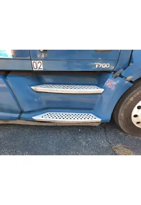 KENWORTH T700 CAB SKIRT/SIDE FAIRING
