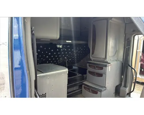KENWORTH T700 CAB