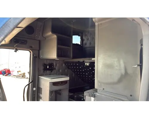KENWORTH T700 CAB