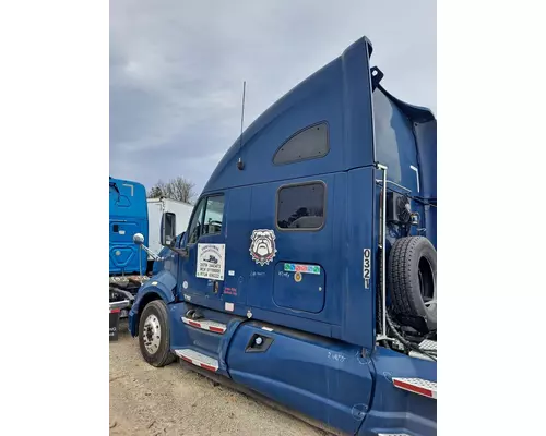 KENWORTH T700 CAB