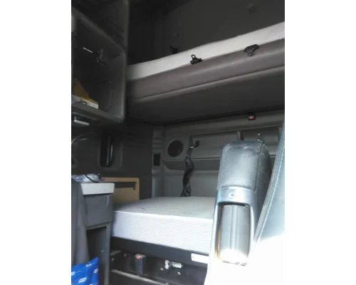 KENWORTH T700 CAB