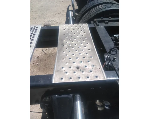 KENWORTH T700 DECK (CATWALK) STEP