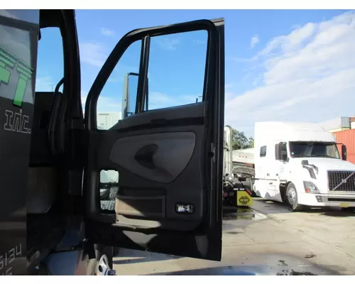 KENWORTH T700 DOOR ASSEMBLY, FRONT