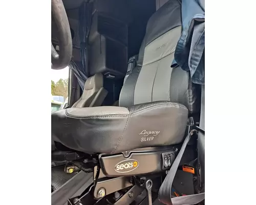 KENWORTH T700 SEAT, FRONT