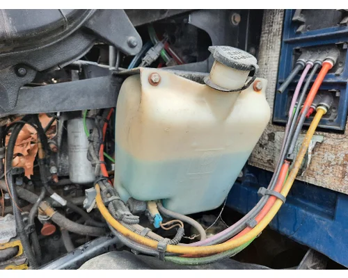 KENWORTH T700 WINDSHIELD WASHER RESERVOIR
