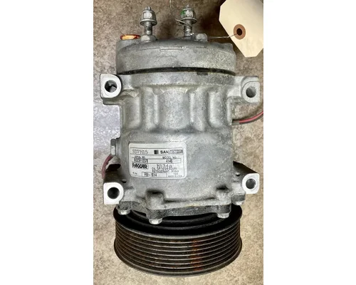 KENWORTH T8 Series Air Conditioner Compressor