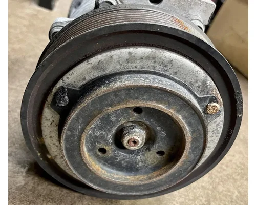 KENWORTH T8 Series Air Conditioner Compressor
