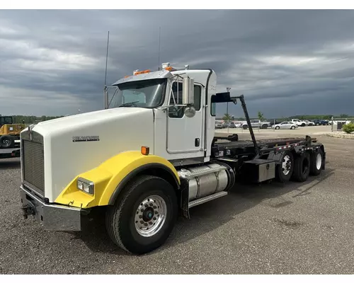 KENWORTH T800 Tri-axle Roll-off Truck Heavy Trucks