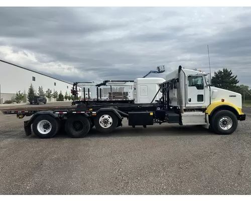 KENWORTH T800 Tri-axle Roll-off Truck Heavy Trucks