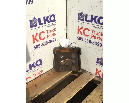 KENWORTH T800B ENGINE MOUNTS, ENGINE (REAR)