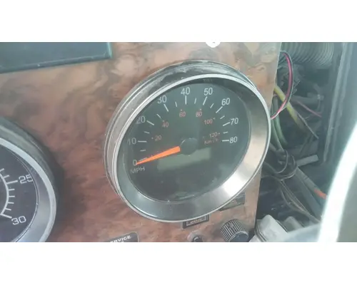 KENWORTH T800B GAUGE SPEEDOMETER