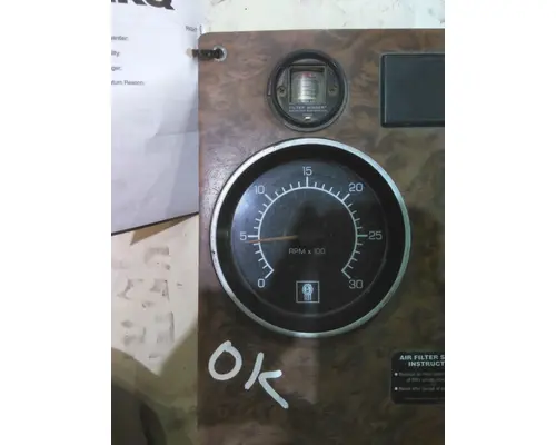 KENWORTH T800B GAUGE TACHOMETER