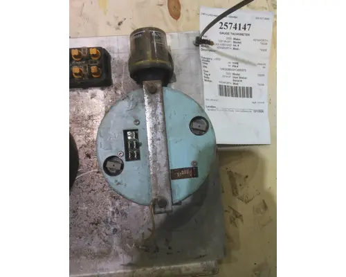 KENWORTH T800B GAUGE TACHOMETER