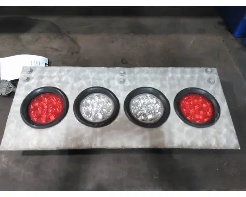 KENWORTH T800B STOP TURN TAIL LAMP