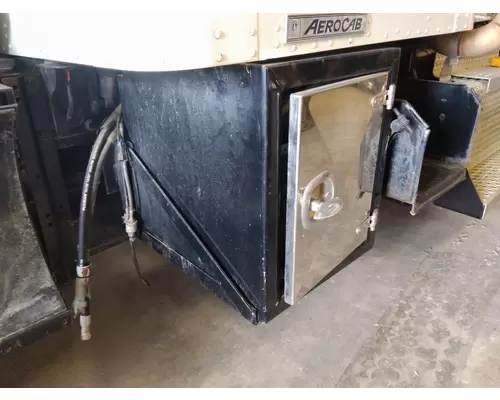KENWORTH T800B TOOL BOX