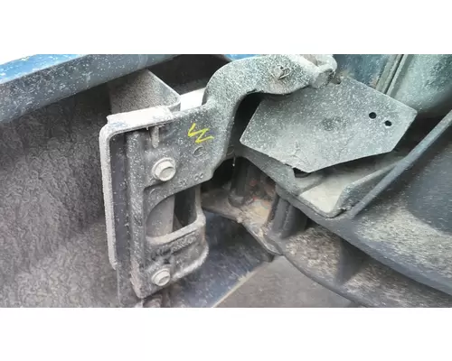 KENWORTH T800 BUMPER BRACKET