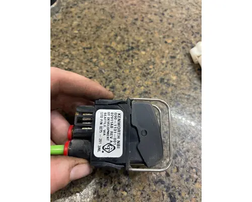 KENWORTH T800 Dash Console Switch