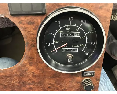KENWORTH T800 Instrument Cluster