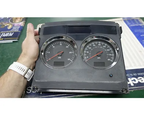 KENWORTH T800 Instrument Cluster