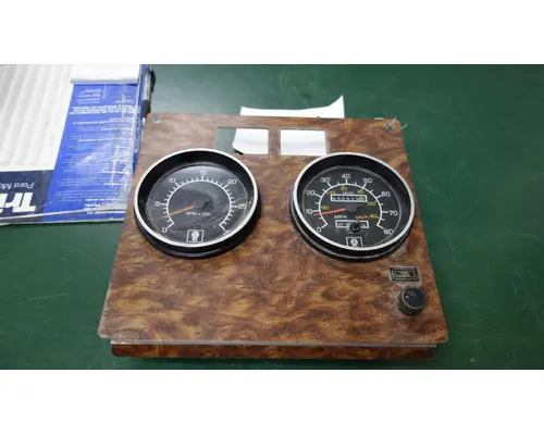 KENWORTH T800 Instrument Cluster