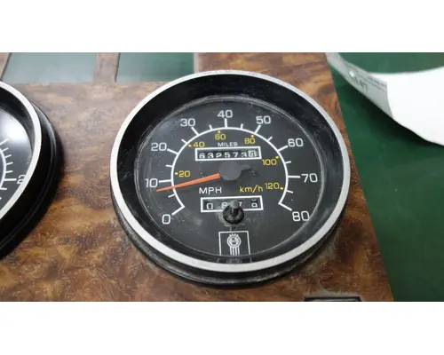 KENWORTH T800 Instrument Cluster