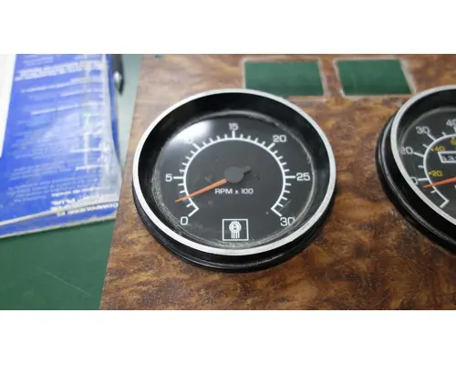 KENWORTH T800 Instrument Cluster