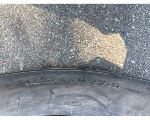 KENWORTH T800 Tire and Rim