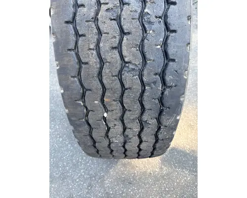 KENWORTH T800 Tire and Rim