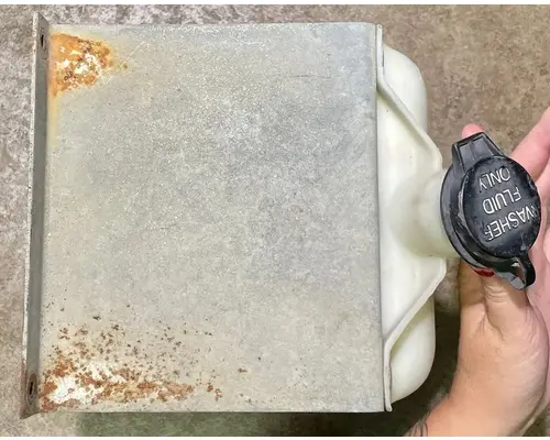 KENWORTH T800 Windshield Washer Reservoir