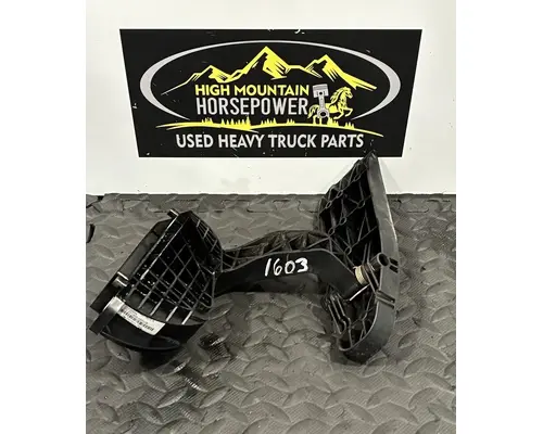 KENWORTH T880 Accelerator Parts