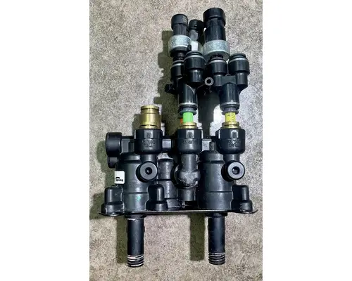 KENWORTH T880 Air Brake Dash Valve