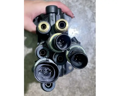 KENWORTH T880 Air Brake Dash Valve