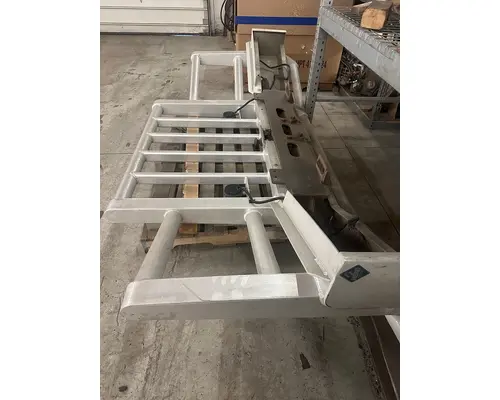 KENWORTH T880 Bumper Assembly, Front