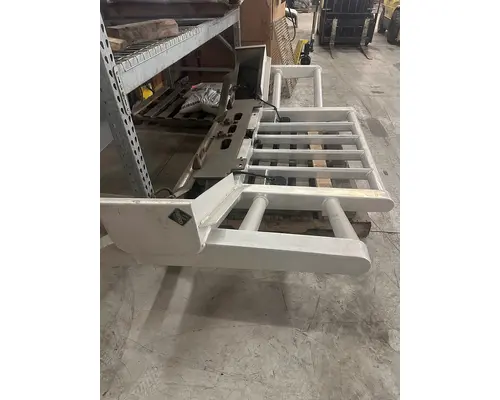 KENWORTH T880 Bumper Assembly, Front