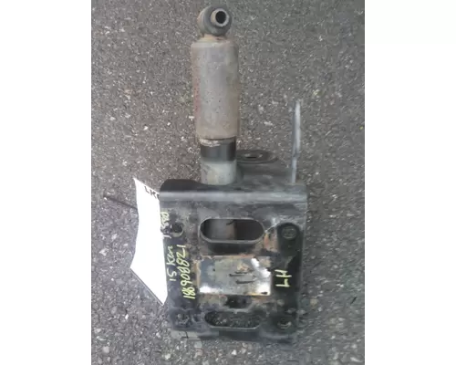 KENWORTH T880 CAB MOUNT,BRACKET